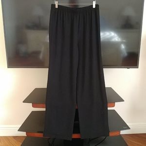 Yushi 🇺🇸 NWT Basic Black Pants P401